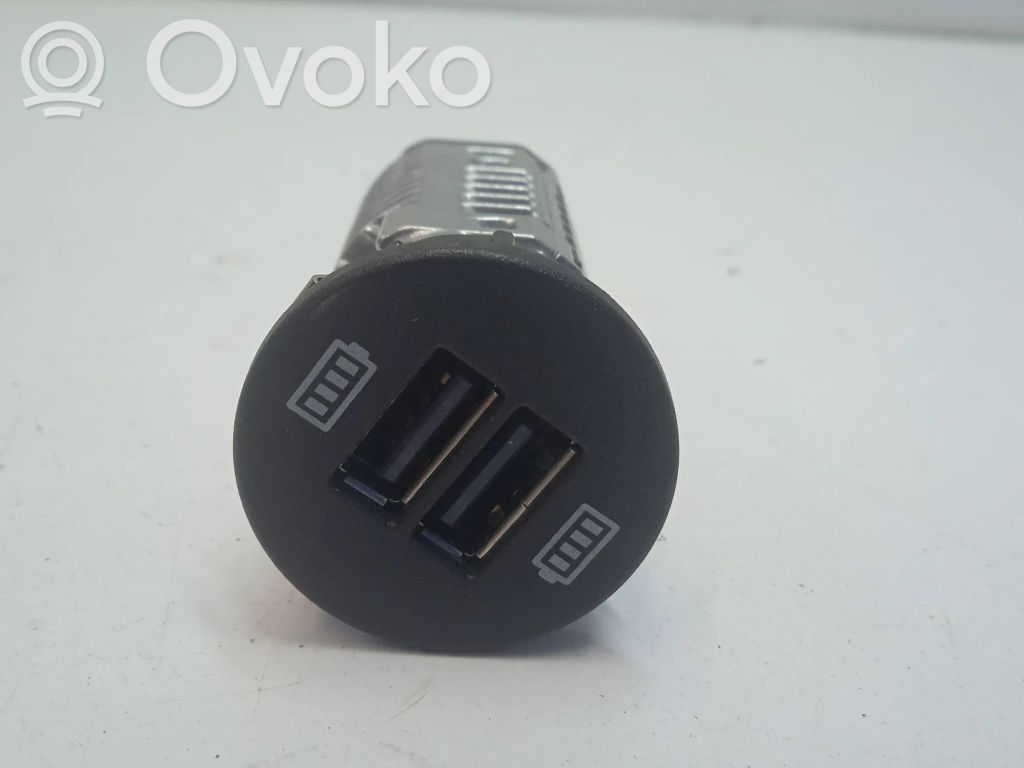 Enchufe conector USB   95B035222A