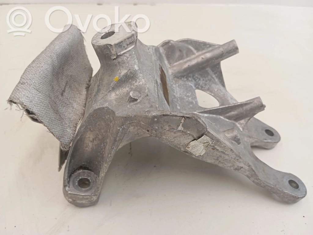 Audi Q7 4M Engine mounting bracket 