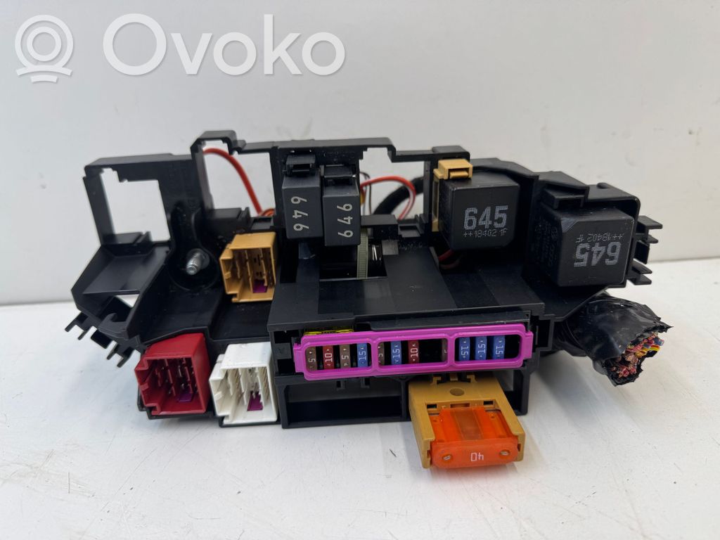 Módulo de fusible   8K2937503B