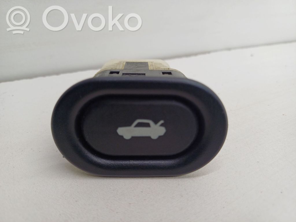 Tailgate opening switch   4733457