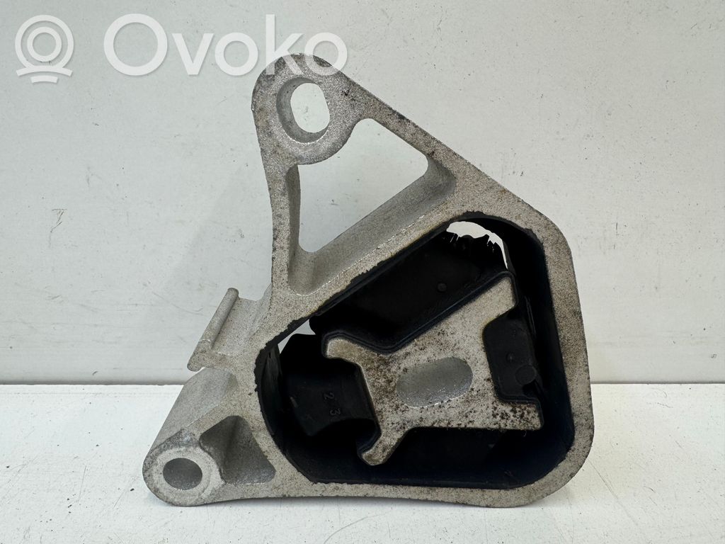 Mercedes-Benz A W176 Engine mount bracket 