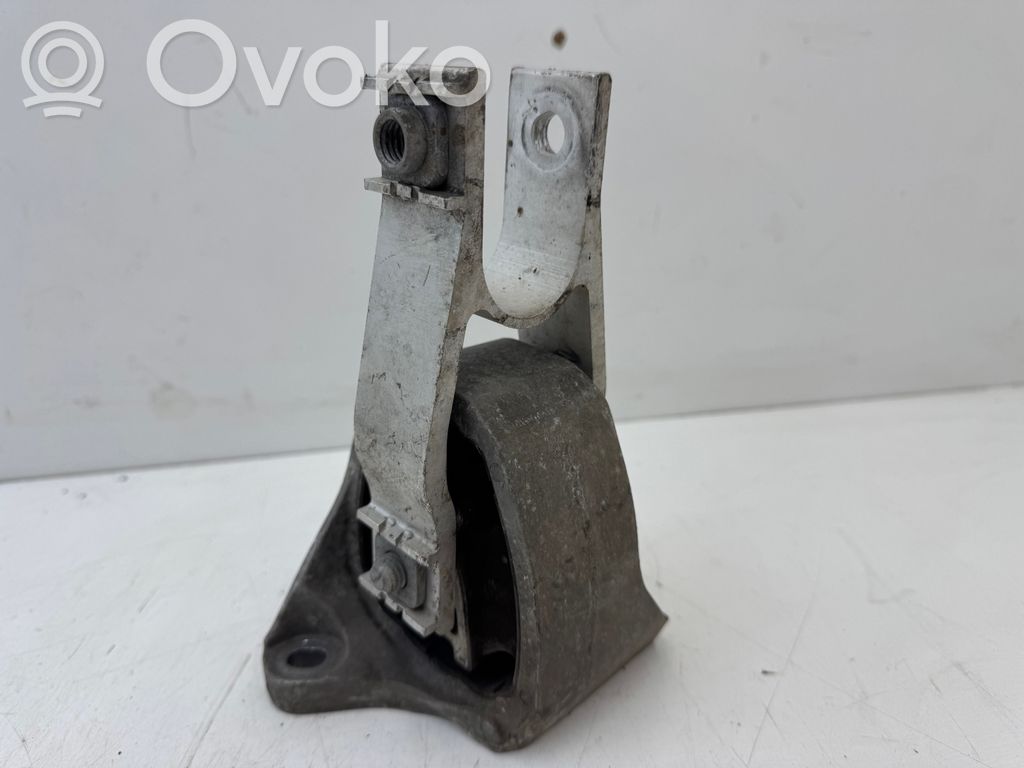 Volvo XC90 Engine mount bracket 