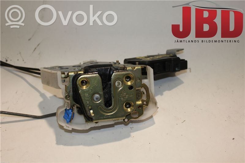 Priekšpusē slēdzene   61032SA070