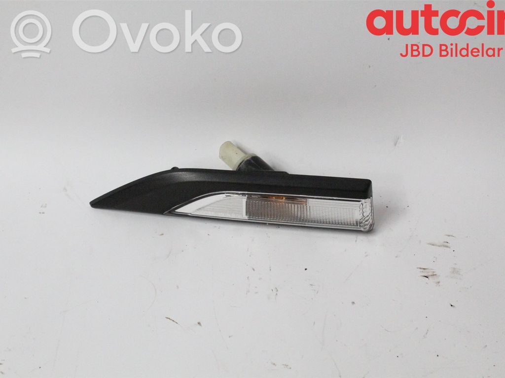 Volkswagen Caddy Front fender indicator light 