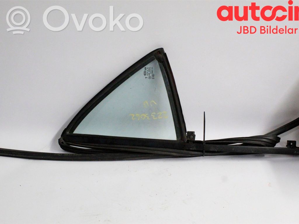 KIA Picanto Ventanilla de ventilación de la puerta trasera 