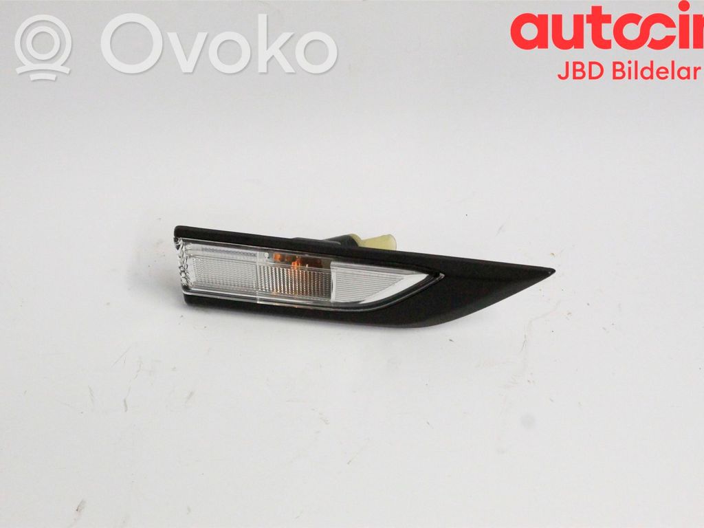 Volkswagen Caddy Front fender indicator light 