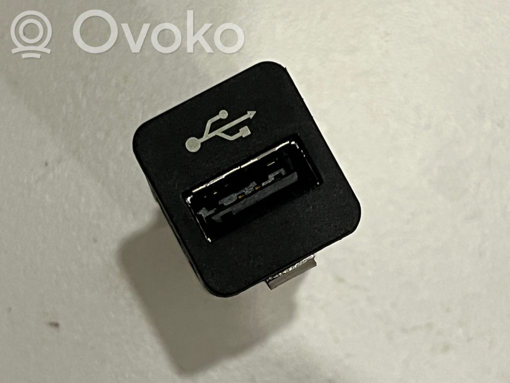 BMW 3 E92 E93 USB jungtis 