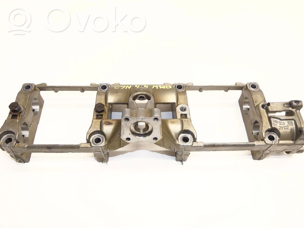 BMW 5 E60 E61 Camshaft holder bracket 