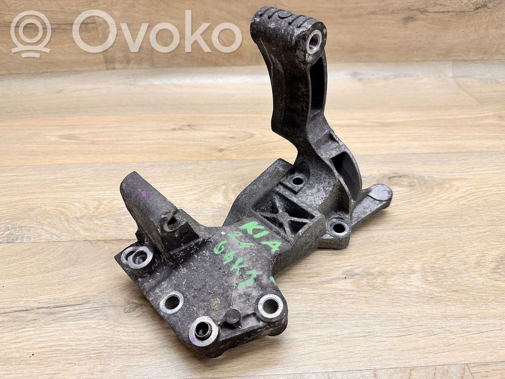 Generator/alternator bracket   G4KJ,GDI