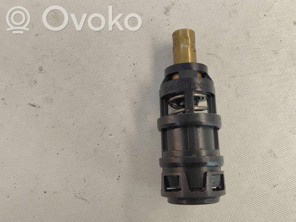 Audi Q7 4M Termostaatin kotelo 