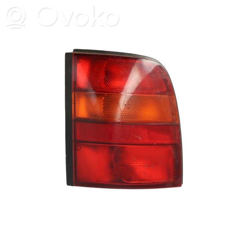 Nissan Micra Aizmugurējais lukturis virsbūvē 