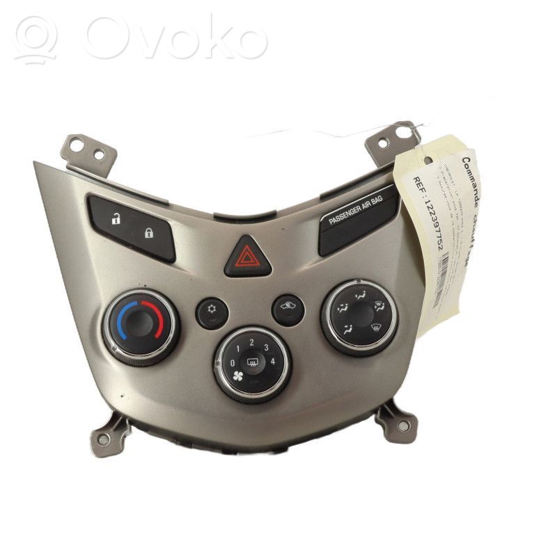 Chevrolet Aveo Climate control unit 