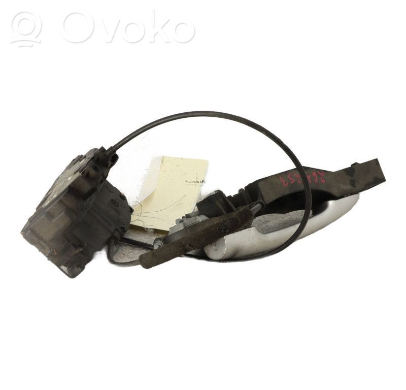 Priekšpusē slēdzene   8200219247