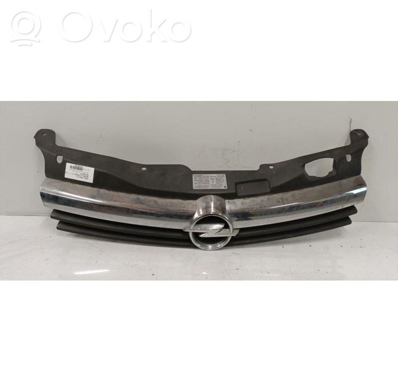 Opel Astra H Etusäleikkö 