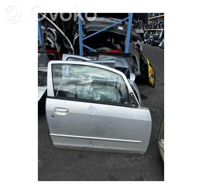 Mitsubishi Colt Puerta delantera 