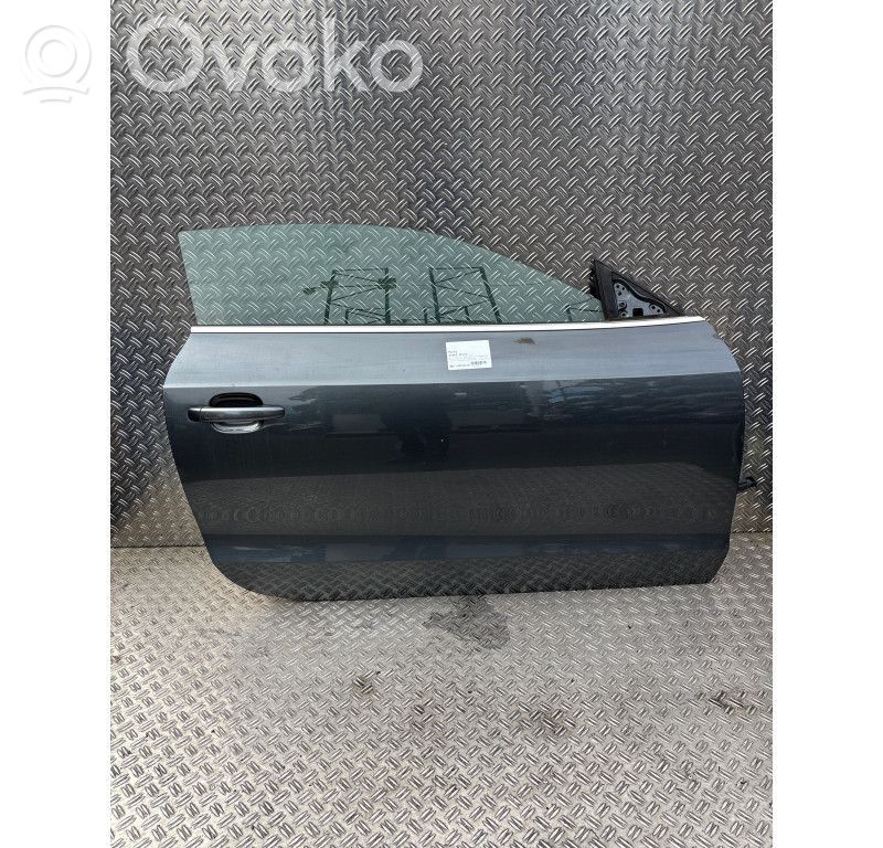 Puerta delantera   8T0831052C