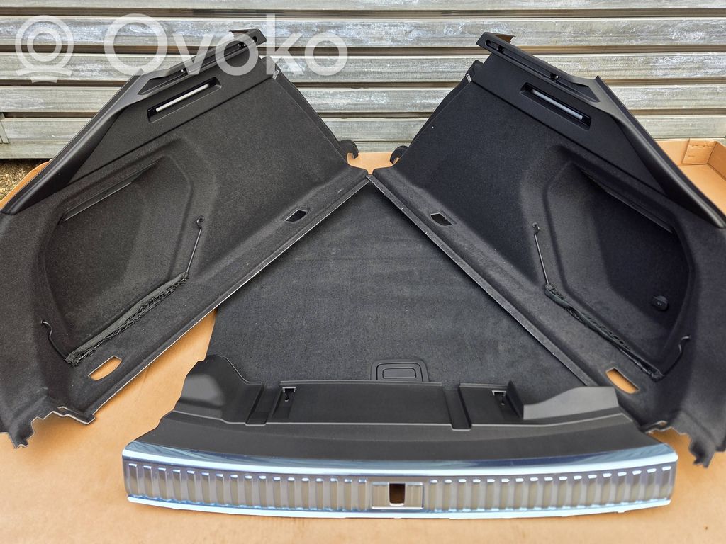 Audi e-tron Trunk/boot side trim panel 