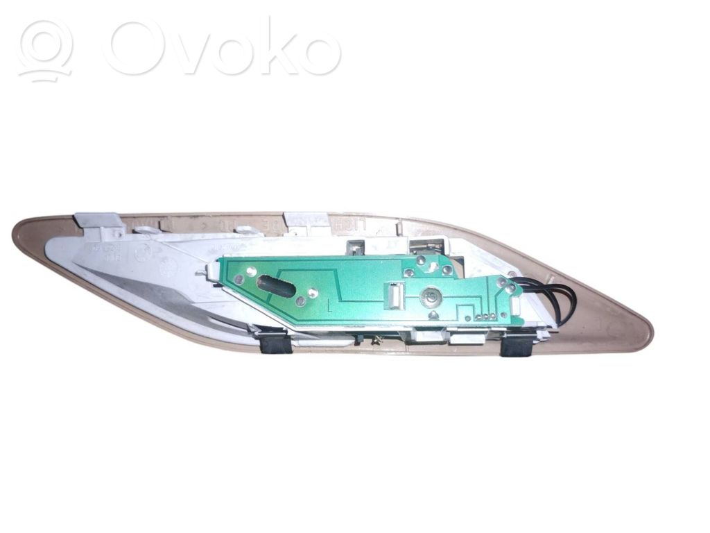 BMW 5 E39 Lampka podsufitki tylna 