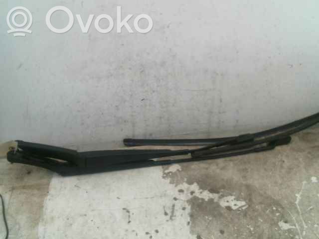Volkswagen Passat Alltrack Front wiper blade arm 