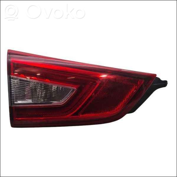Nissan Qashqai Aizmugurējais lukturis virsbūvē 