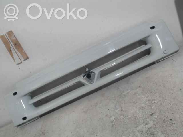 Renault Master I Front bumper upper radiator grill 
