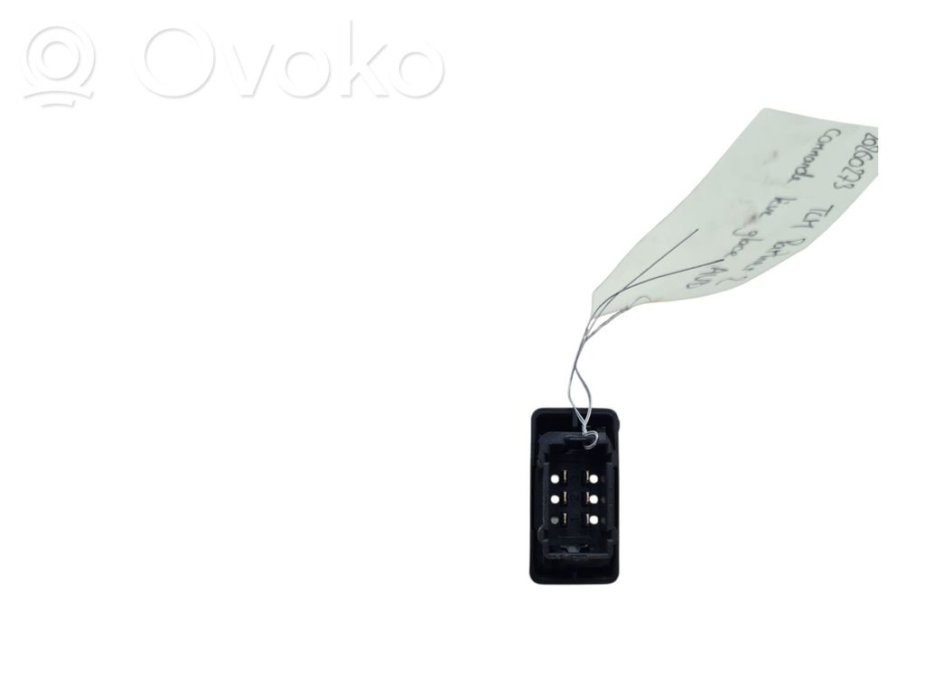 Electric window control switch   6490E2,6490E2,20260273,30205838,VDMS10