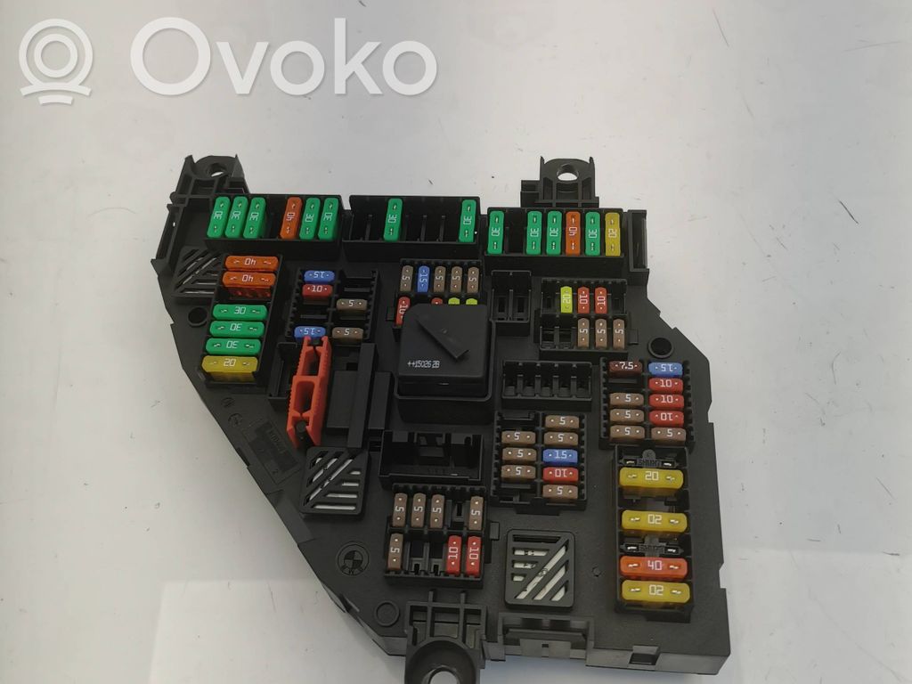 BMW 5 GT F07 Ramka / Moduł bezpieczników 