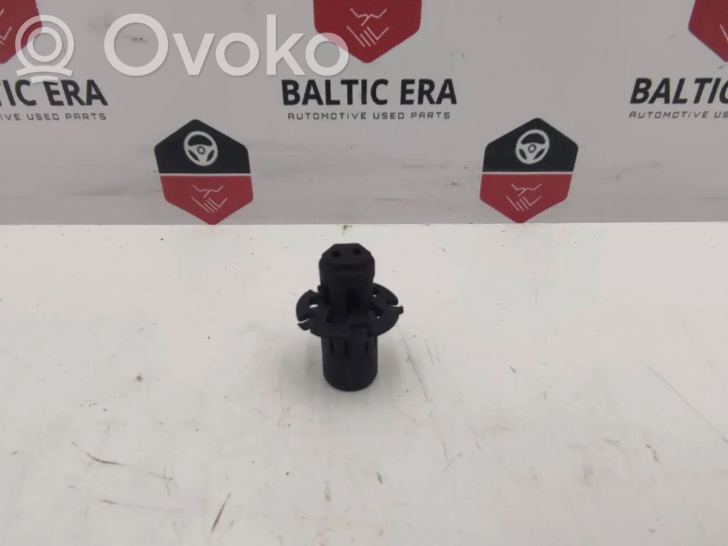 BMW 5 F10 F11 Cita veida dzinēja nodalījuma detaļa 