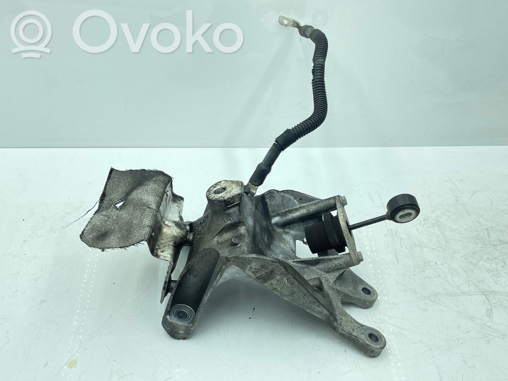 Audi A4 Allroad B9 Engine mounting bracket 