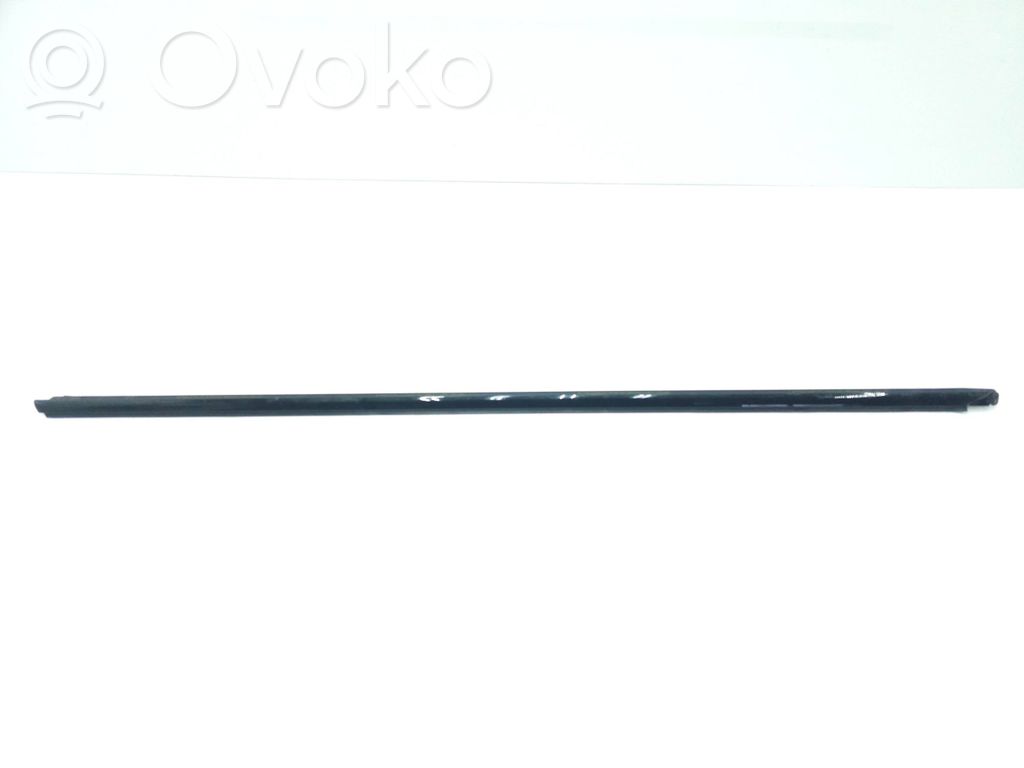 BMW 2 F22 F23 Listwa drzwi przednich 