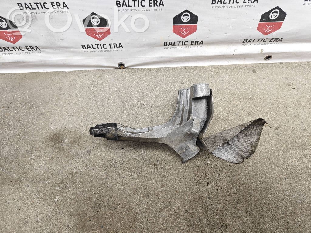 Audi Q5 SQ5 8R Engine mounting bracket 