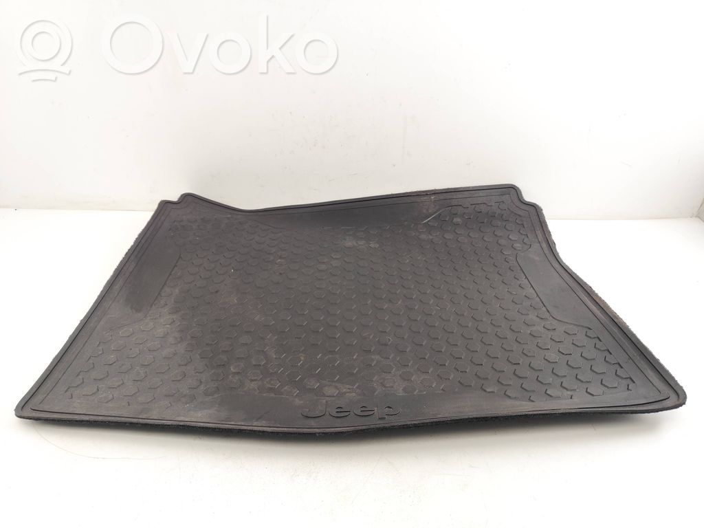 Rubber trunk/boot mat liner