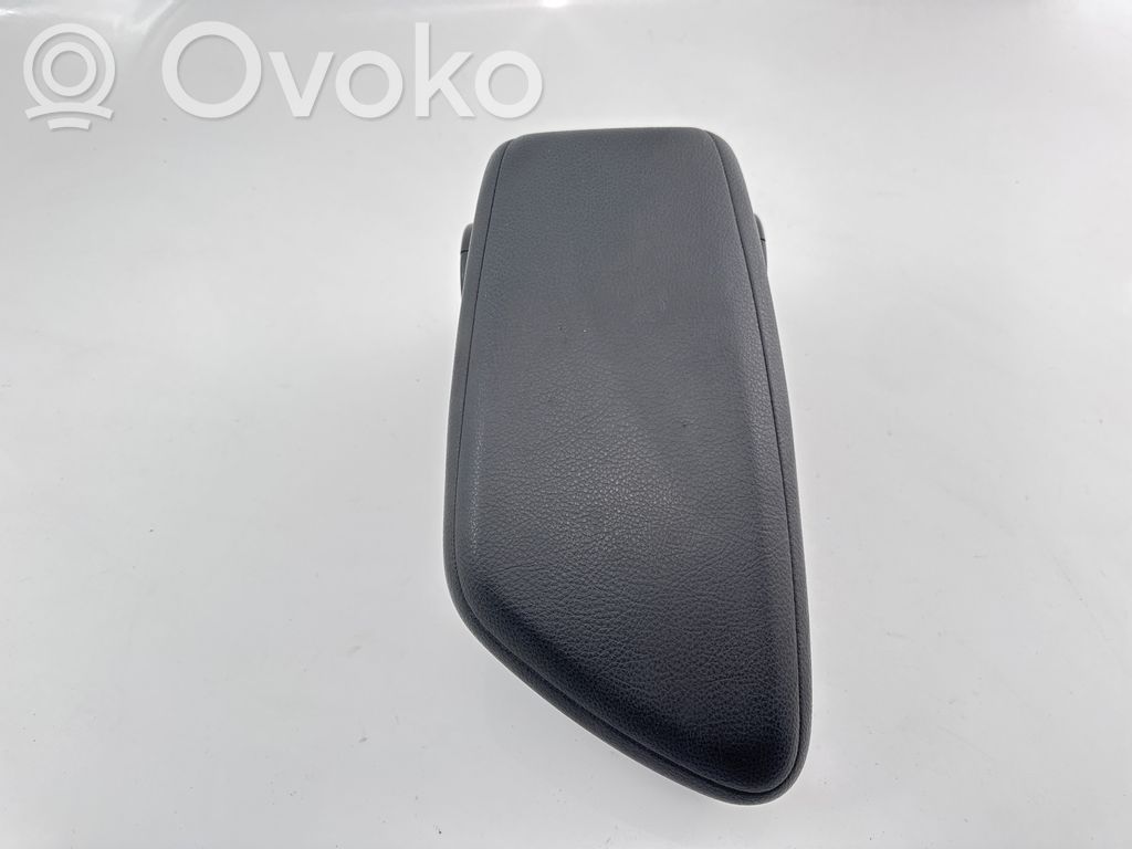 BMW 2 F46 Reposabrazos 