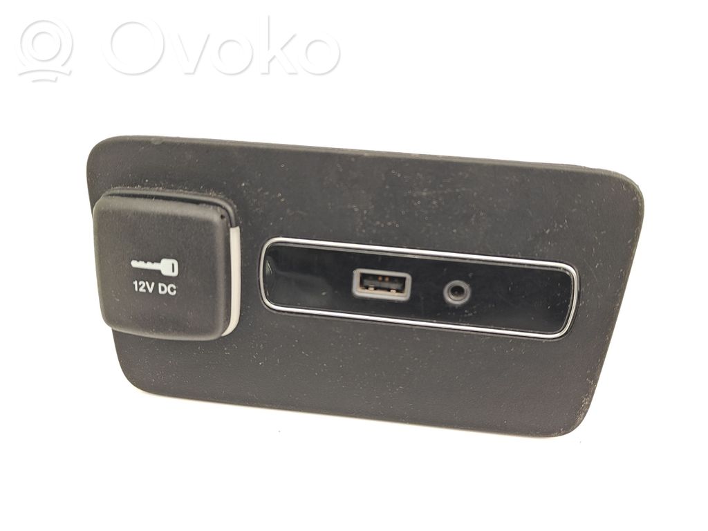Alfa Romeo Giulia Enchufe conector USB 