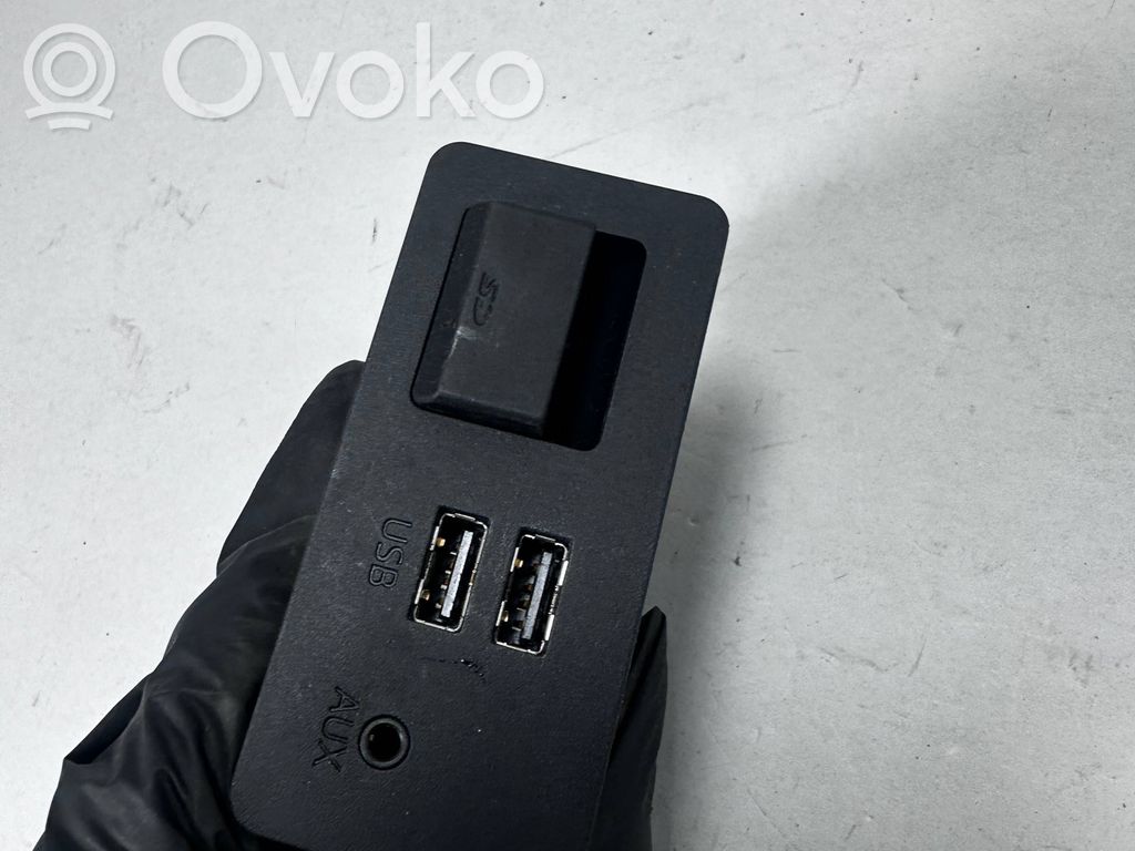 USB socket connector   D09H669U0B