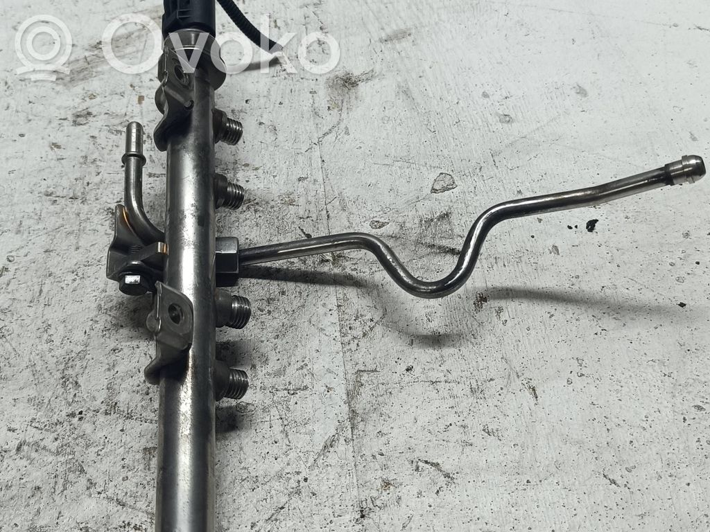 Fuel main line pipe   7537319