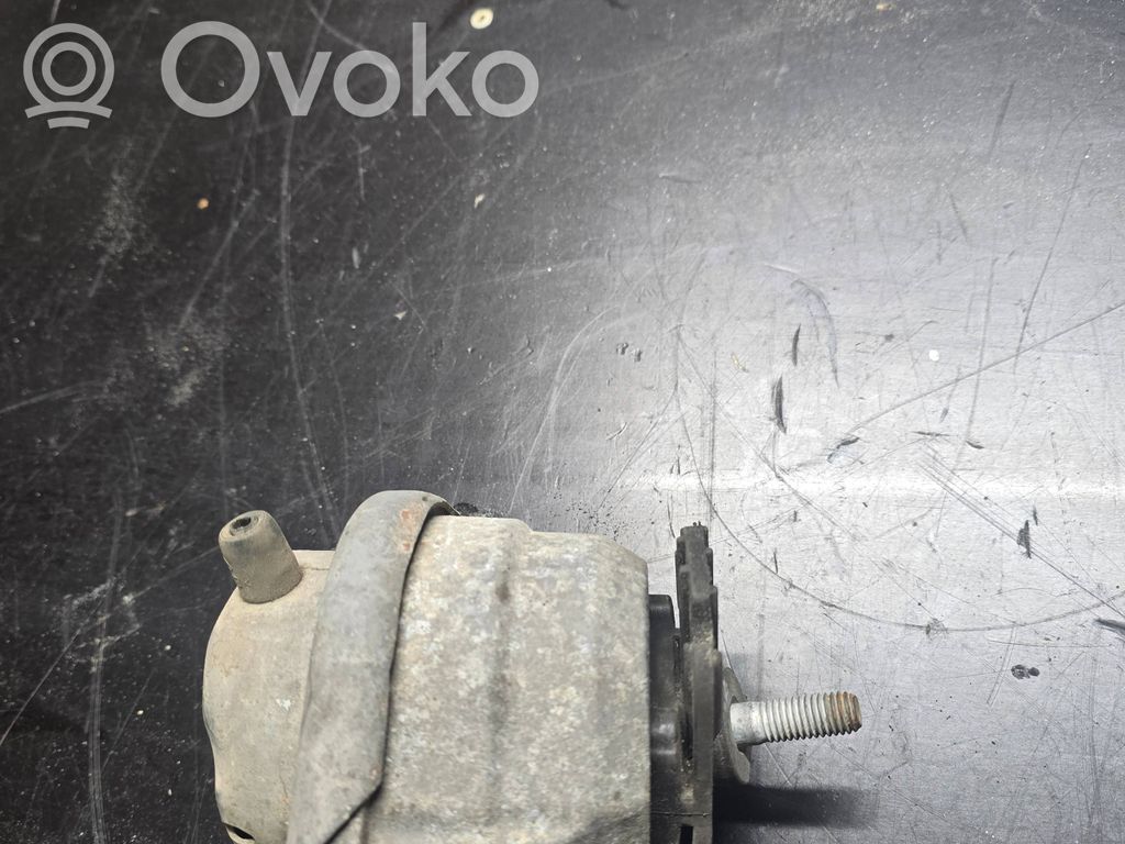 Engine mount bracket   6769874,15034612