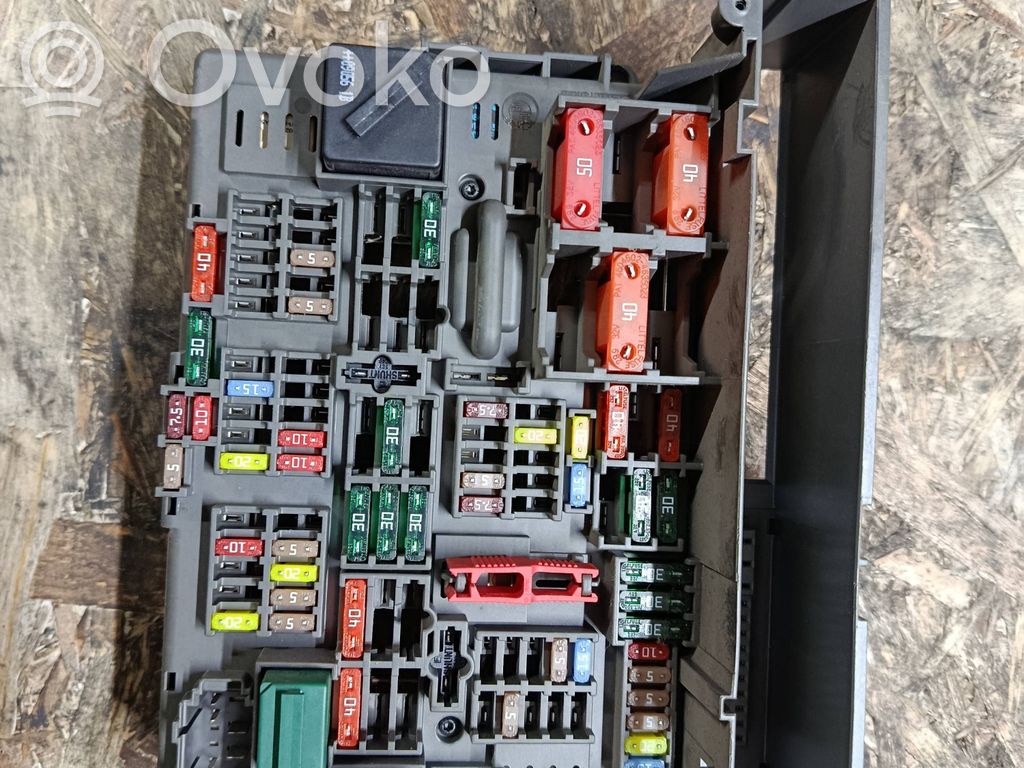 BMW 1 E81 E87 Fuse module 