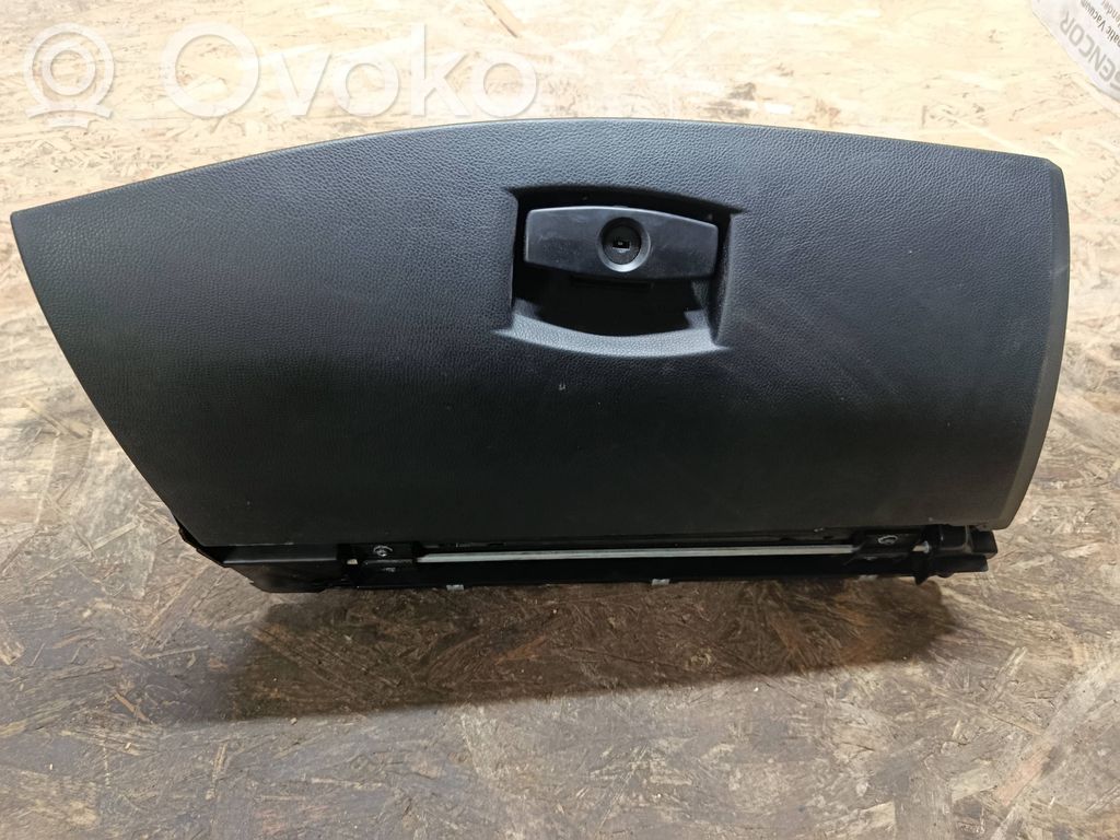 Glove box   7034080,290808,8101000
