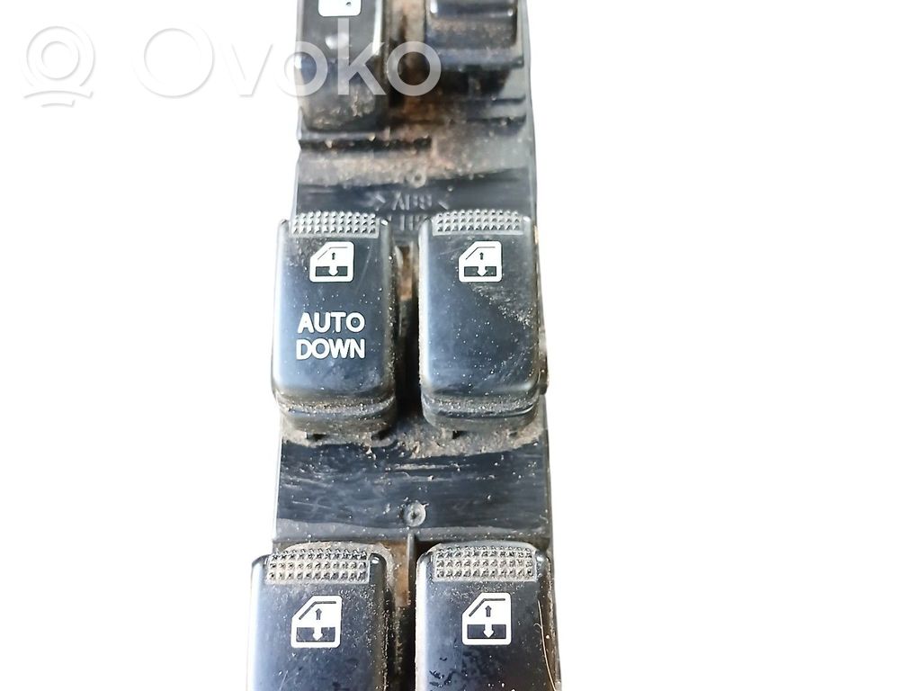 Hyundai Tucson JM Electric window control switch 