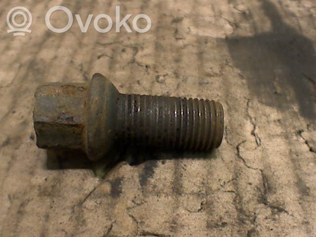 Audi A4 S4 B5 8D Mutterit/pultit 