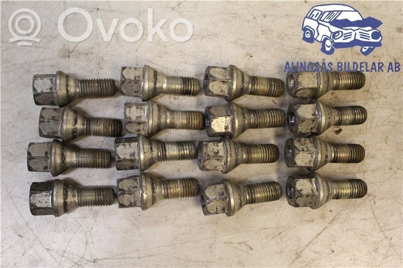 Opel Corsa D Mutterit/pultit 