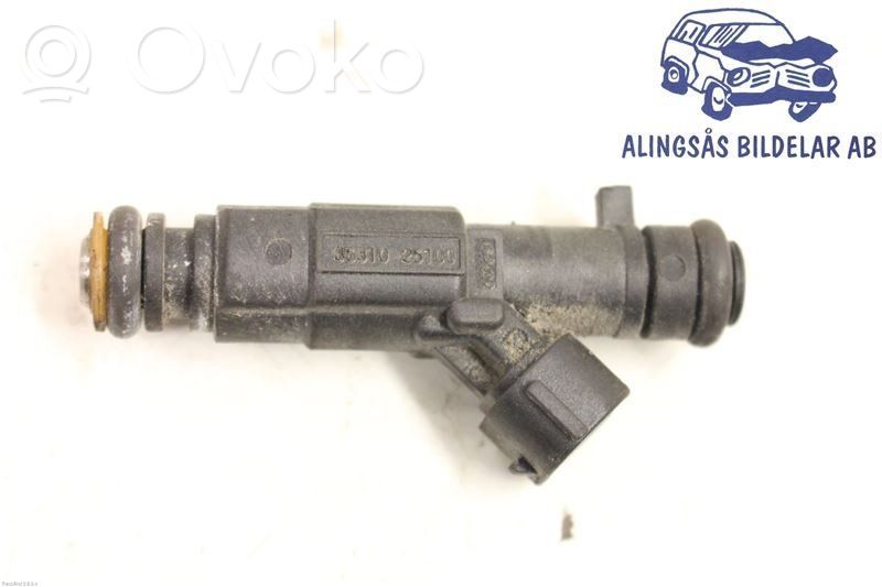 KIA Carens II Fuel injector 