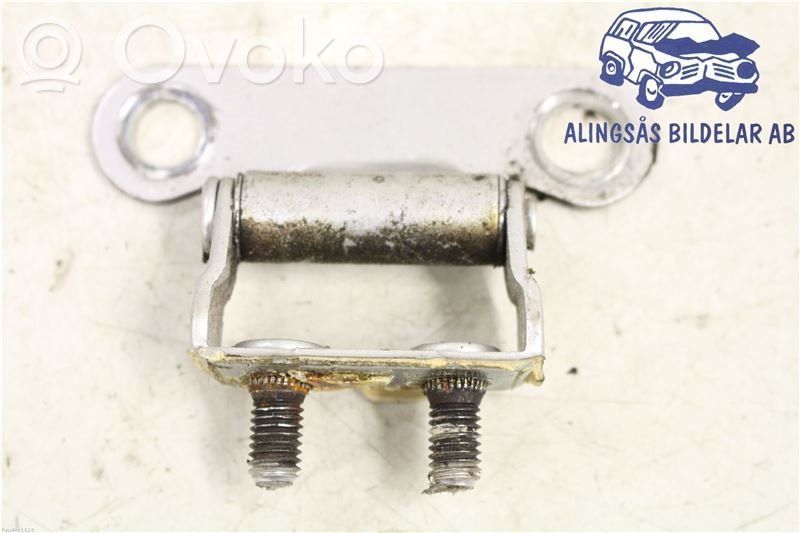 Tailgate/trunk/boot hinge