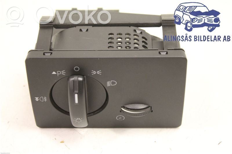 Light switch   7M5T13A024GA