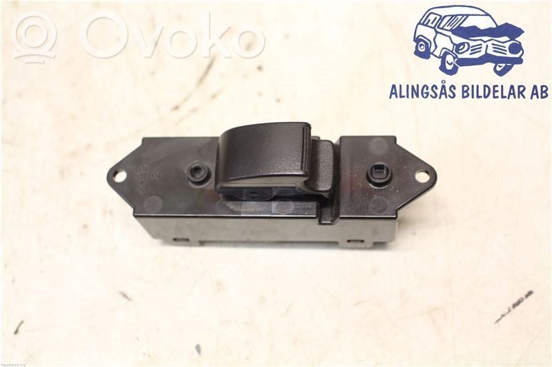 Electric window control switch   8608A067