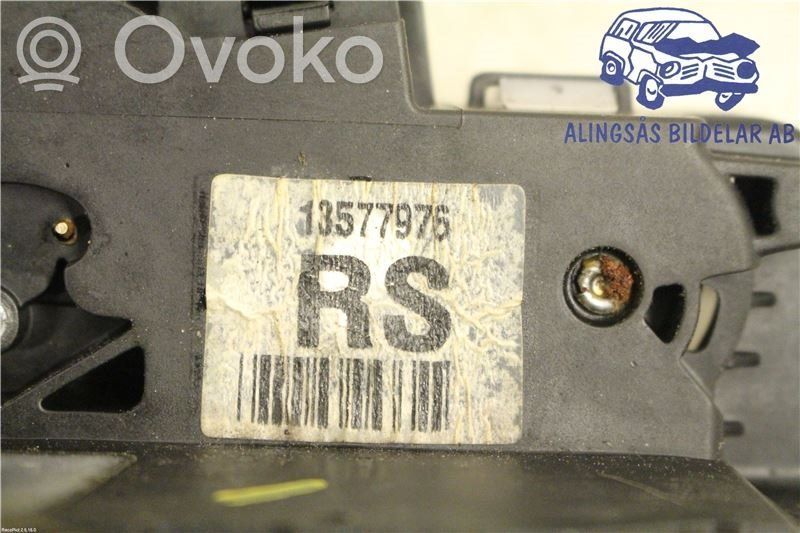 Opel Insignia A Front door lock 