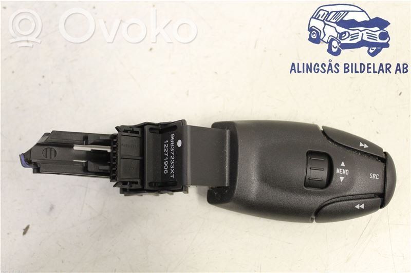 Peugeot 3008 I Steering wheel buttons/switches 