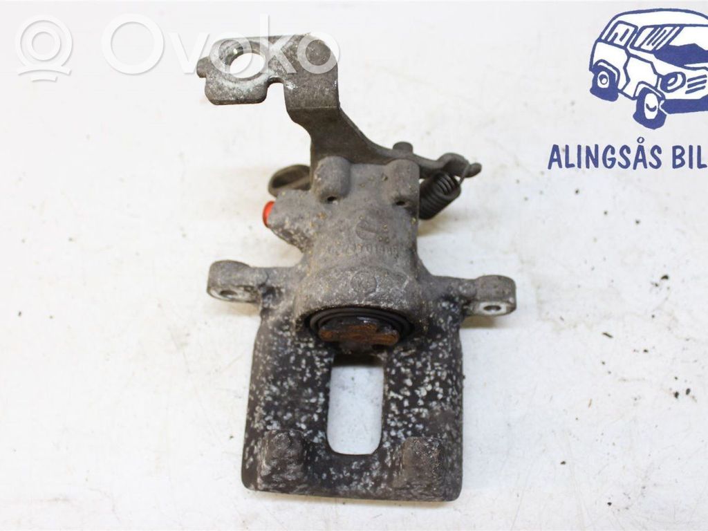 Toyota Auris E180 Tylny zacisk hamulcowy 