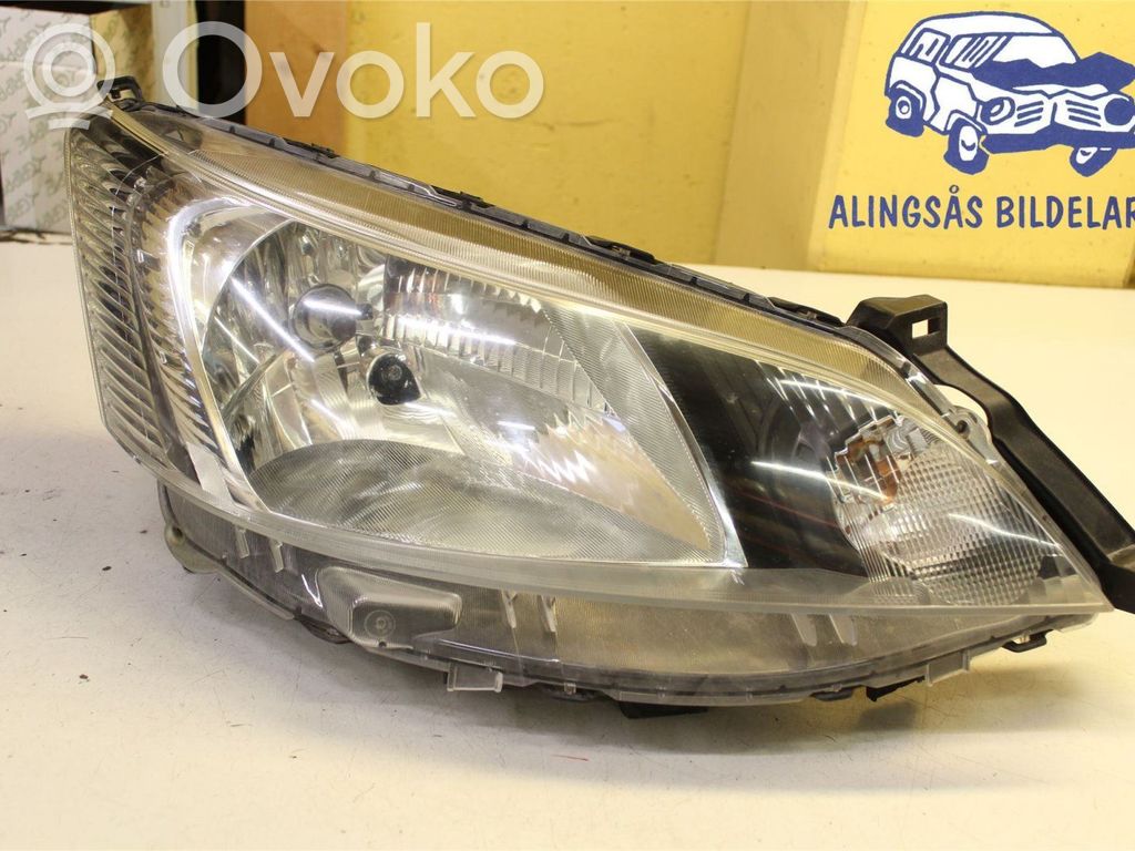 Nissan NV200 Lampa przednia 